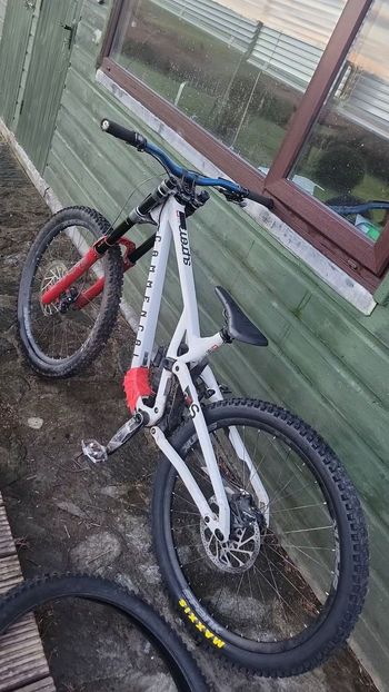 Używany Commencal SUPREME DH V5 XS ROCKSHOX 2025 2025 MTB