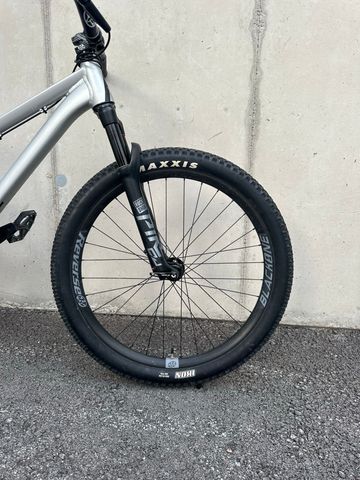 Used Rose THE BRUCE 2 2023 2023 Mountainbike, Light Gray — image 4 of 9