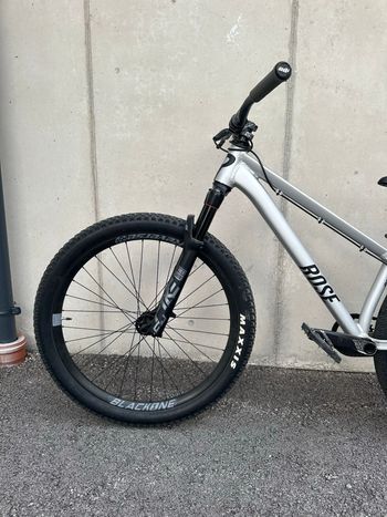 Used Rose THE BRUCE 2 2023 2023 Mountainbike, Light Gray — image 6 of 9