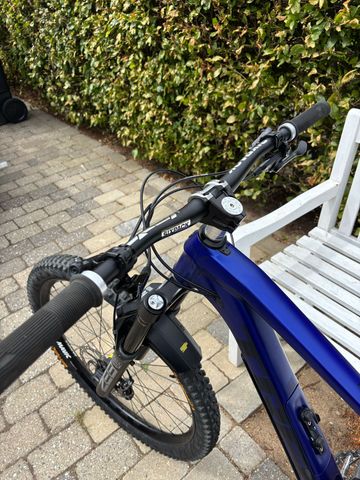 Brugt Trek Slash 8 Gen 5 2023 2023 Mountainbike — billede 5 af 9