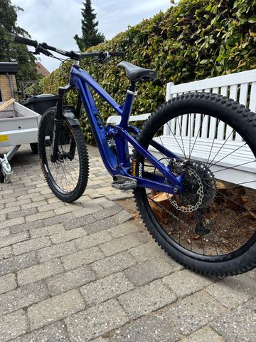 Brugt Trek Slash 8 Gen 5 2023 2023 Mountainbike — billede 2 af 9