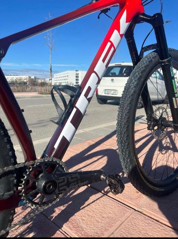 Used Trek Procaliber 9.8 2023 2023 Mountainbike, Red — image 3 of 5