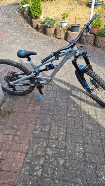 Gebrauchtes YT Industries Capra CORE 2 29 2024 2024 Mountainbike, Hellgrau, 29 — Bild 14 von 15