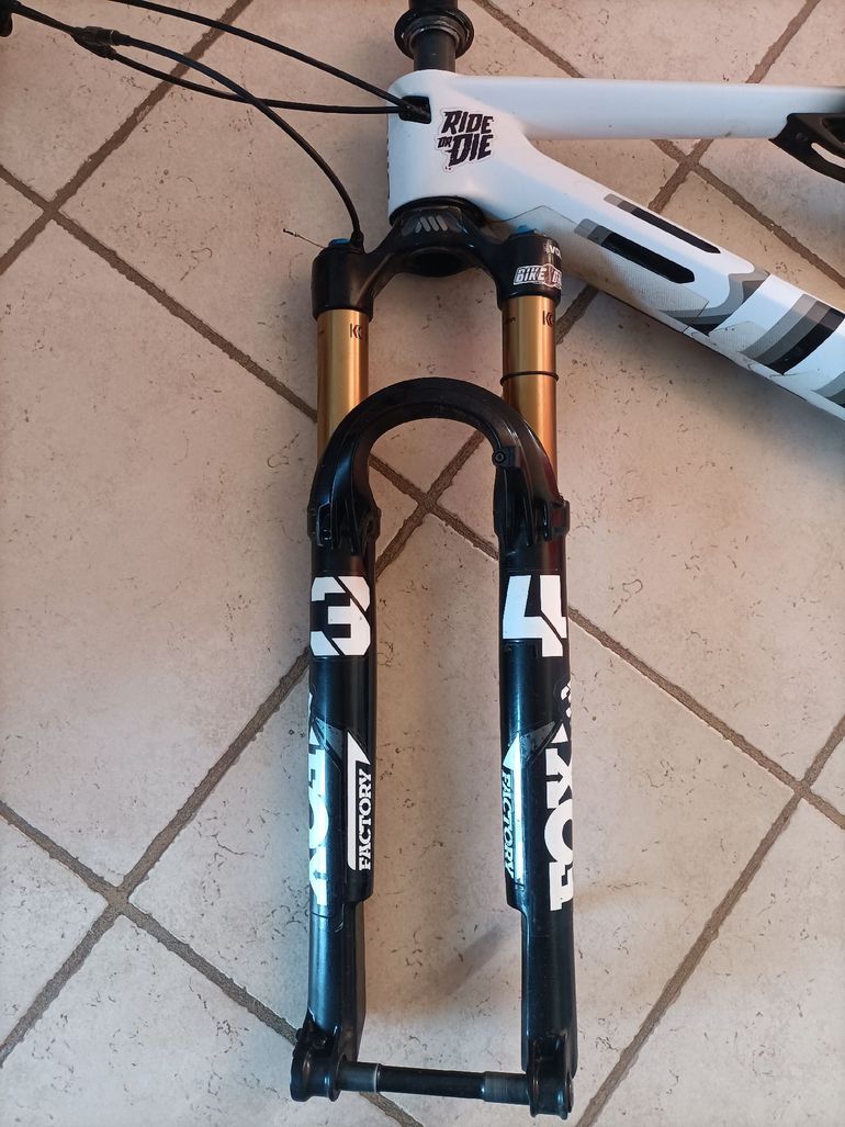 BMC Fourstroke 01 ONE 2023 Frameset 2023 Mountainbike usato, Bianco — immagine 4 di 13