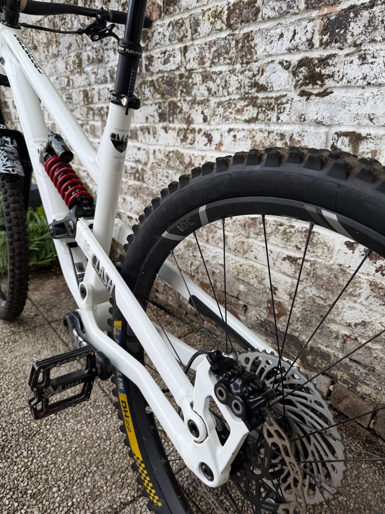 Commencal Clash SRAM X01 Eagle 2025 Mountainbike d'occasion — image 17 sur 19