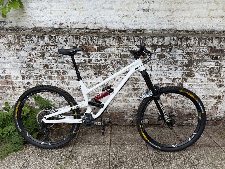 Commencal Clash SRAM X01 Eagle 2025 Mountainbike d'occasion — image 2 sur 19