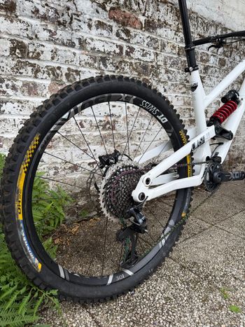 Commencal Clash SRAM X01 Eagle 2025 Mountainbike d'occasion — image 3 sur 19