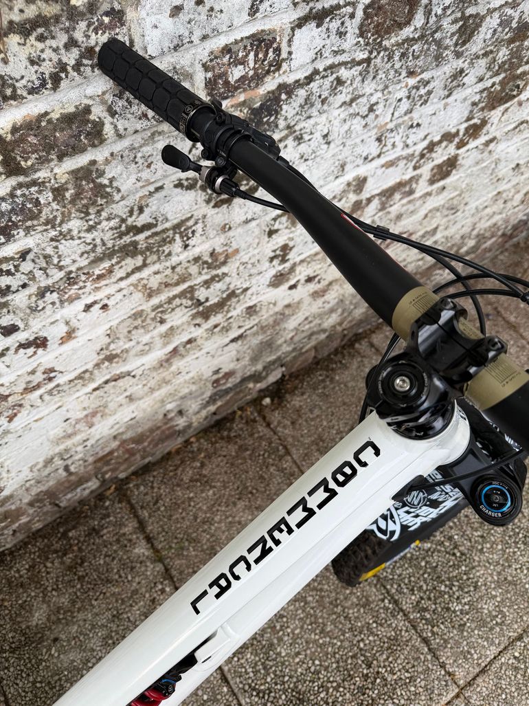 Commencal Clash SRAM X01 Eagle 2025 Mountainbike d'occasion — image 6 sur 19