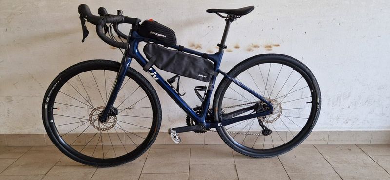 Giant Revolt Advanced 2 2024 2024 Road & Gravel d'occasion