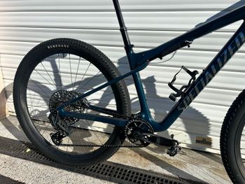 Tweedehands Epic world cup Custom SRAM X01 Eagle AXS 2025 Mountainbike — afbeelding 2 van 3