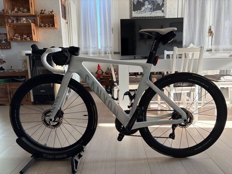 Used Canyon Aeroad CFR Di2 2025 2025 Road & Gravel