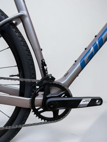 Giant Revolt Advanced 1 2024 2024 Road & Gravel usato, Grigio chiaro — immagine 4 di 7