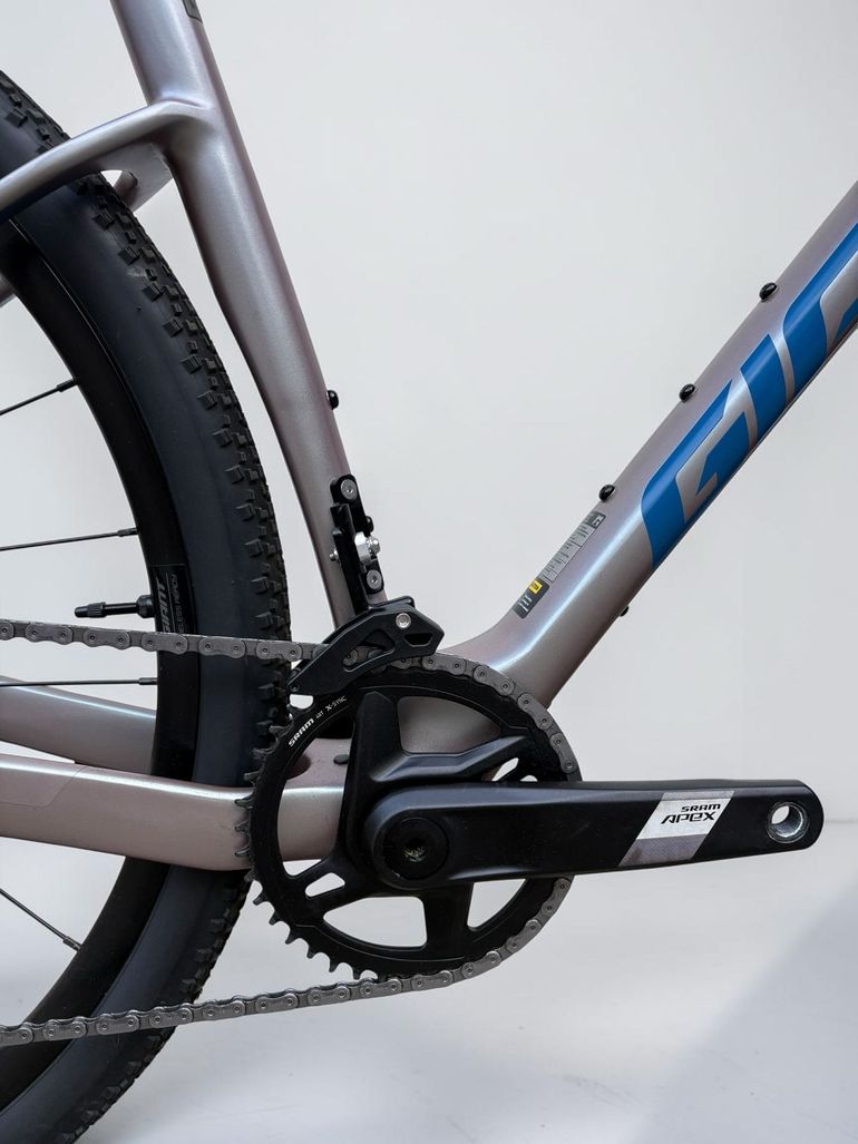 Giant Revolt Advanced 1 2024 2024 Road & Gravel usato, Grigio chiaro — immagine 4 di 7