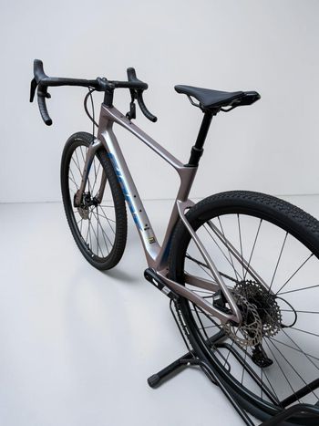 Giant Revolt Advanced 1 2024 2024 Road & Gravel usato, Grigio chiaro — immagine 5 di 7