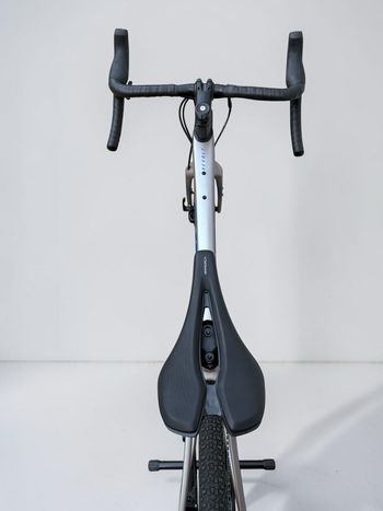 Giant Revolt Advanced 1 2024 2024 Road & Gravel usato, Grigio chiaro — immagine 7 di 7