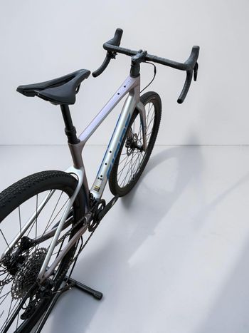 Giant Revolt Advanced 1 2024 2024 Road & Gravel usato, Grigio chiaro — immagine 6 di 7