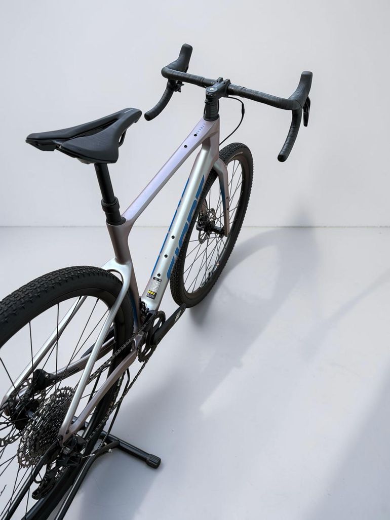 Giant Revolt Advanced 1 2024 2024 Road & Gravel usato, Grigio chiaro — immagine 6 di 7