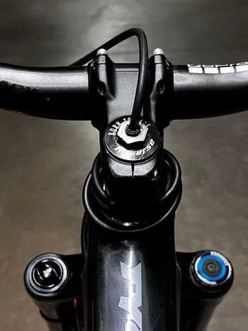 Propain Tyee CF 27.5 Start 2022 2022 Mountainbike usato, Nero — immagine 6 di 9