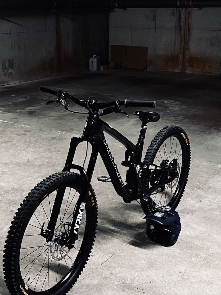 Propain Tyee CF 27.5 Start 2022 2022 Mountainbike usato, Nero — immagine 2 di 9