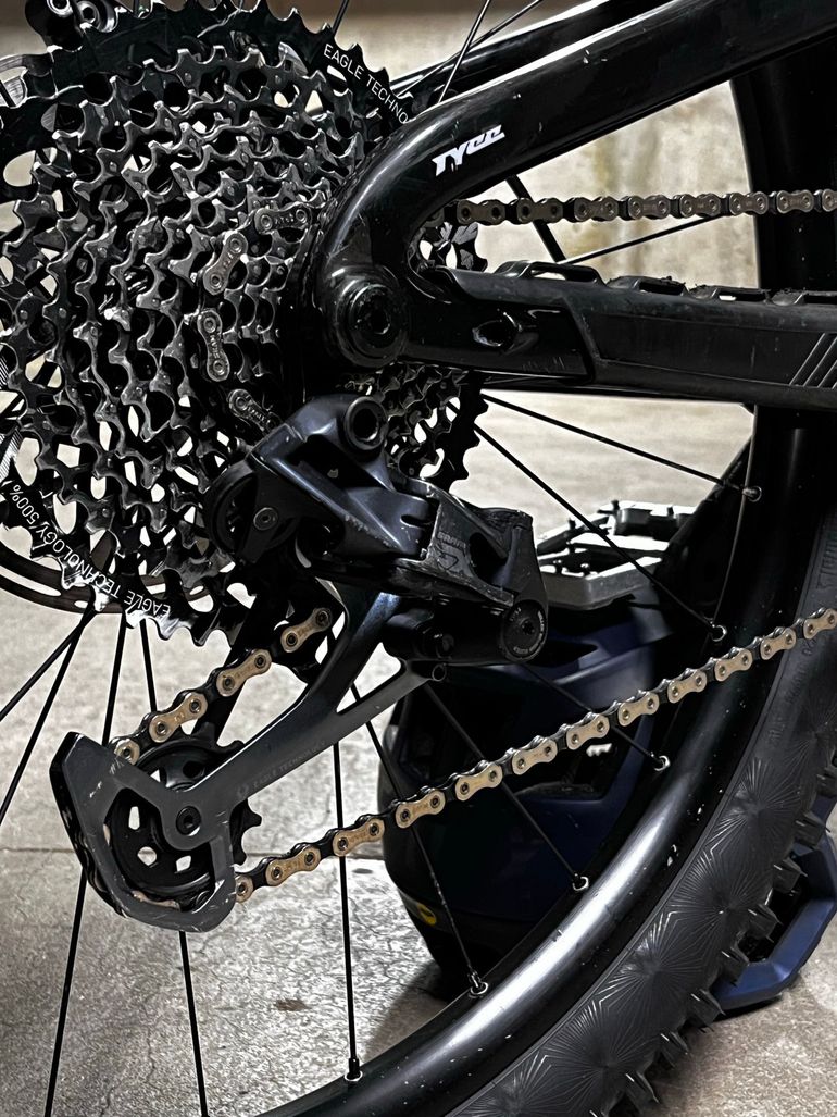 Propain Tyee CF 27.5 Start 2022 2022 Mountainbike usato, Nero — immagine 8 di 9