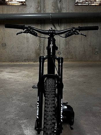 Propain Tyee CF 27.5 Start 2022 2022 Mountainbike usato, Nero — immagine 3 di 9