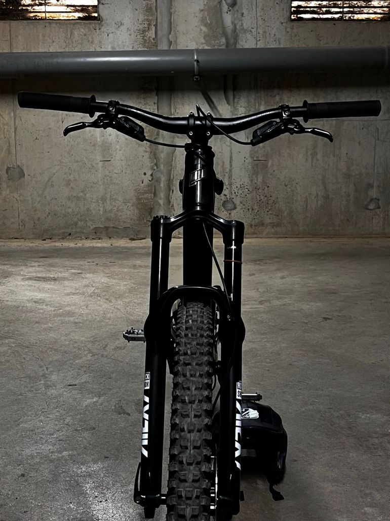 Propain Tyee CF 27.5 Start 2022 2022 Mountainbike usato, Nero — immagine 3 di 9