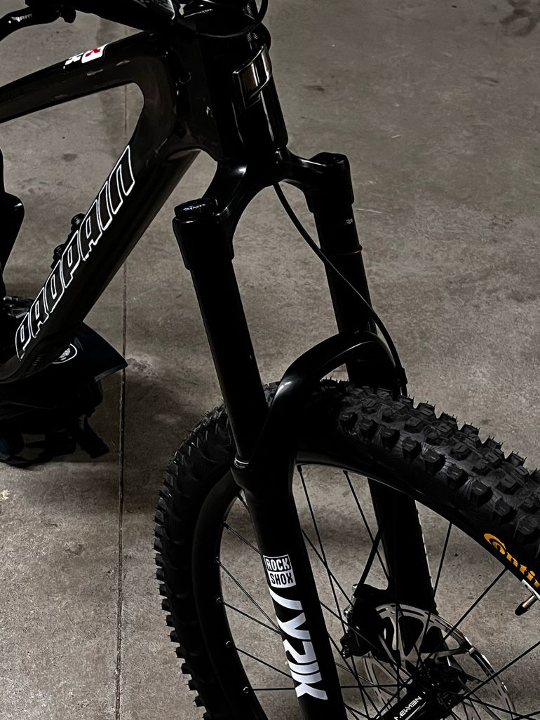 Propain Tyee CF 27.5 Start 2022 2022 Mountainbike usato, Nero — immagine 7 di 9