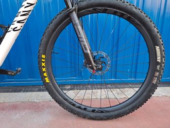 Used Canyon Custom Shimano Deore XT 2021 Mountainbike, White — image 7 of 10