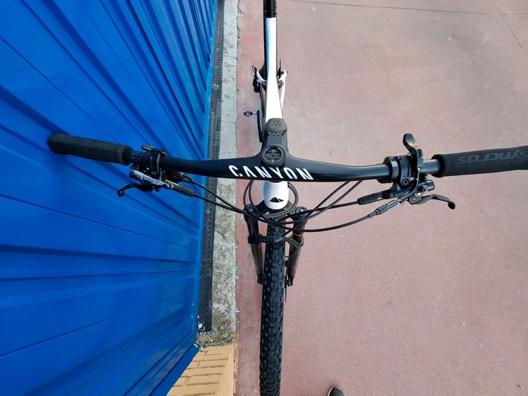 Used Canyon Custom Shimano Deore XT 2021 Mountainbike, White — image 9 of 10