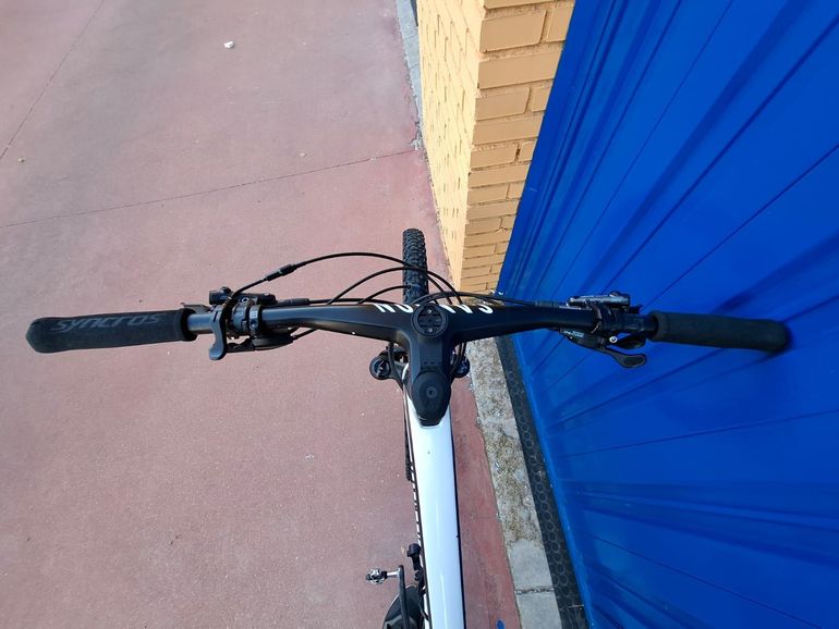 Used Canyon Custom Shimano Deore XT 2021 Mountainbike, White — image 8 of 10