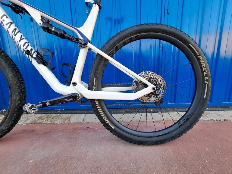 Used Canyon Custom Shimano Deore XT 2021 Mountainbike, White — image 4 of 10