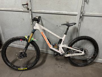 Santa Cruz NOMAD X01 AXS / Air / RSV / Carbon CC / MX 2023 2023 MTB d'occasion