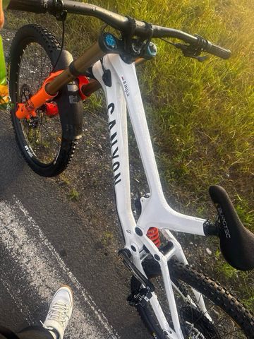Used Canyon Sender CF 9.0 2020 Frameset 2020 Mountainbike, White, 27.5 — image 10 of 14