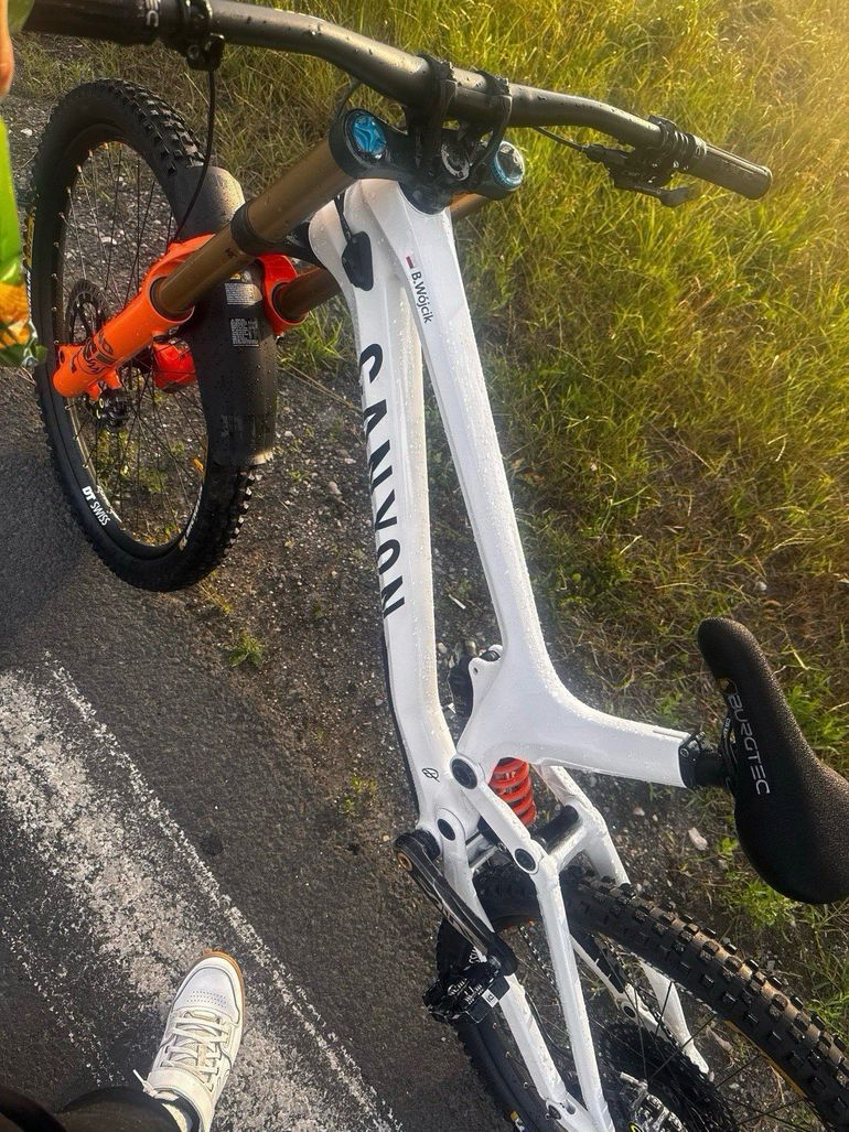 Used Canyon Sender CF 9.0 2020 Frameset 2020 Mountainbike, White, 27.5 — image 10 of 14