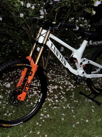 Used Canyon Sender CF 9.0 2020 Frameset 2020 Mountainbike, White, 27.5 — image 6 of 14