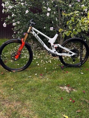 Used Canyon Sender CF 9.0 2020 Frameset 2020 Mountainbike, White, 27.5 — image 8 of 14