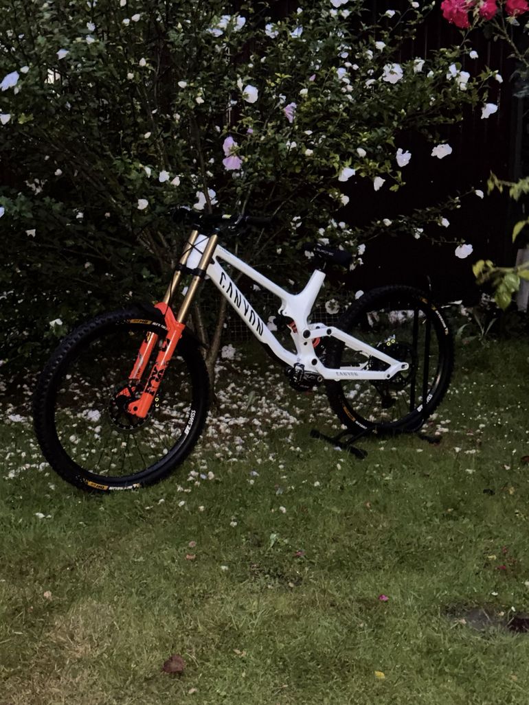 Used Canyon Sender CF 9.0 2020 Frameset 2020 Mountainbike, White, 27.5 — image 7 of 14
