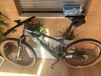 Scott Spark RC Comp 2024 2024 Mountainbike de segunda mano, Gris claro — imagen 2 de 9