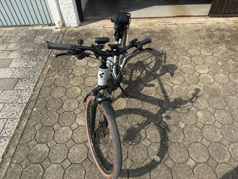 Used CUBE Custom 2023 Urban, Light Gray — image 7 of 7