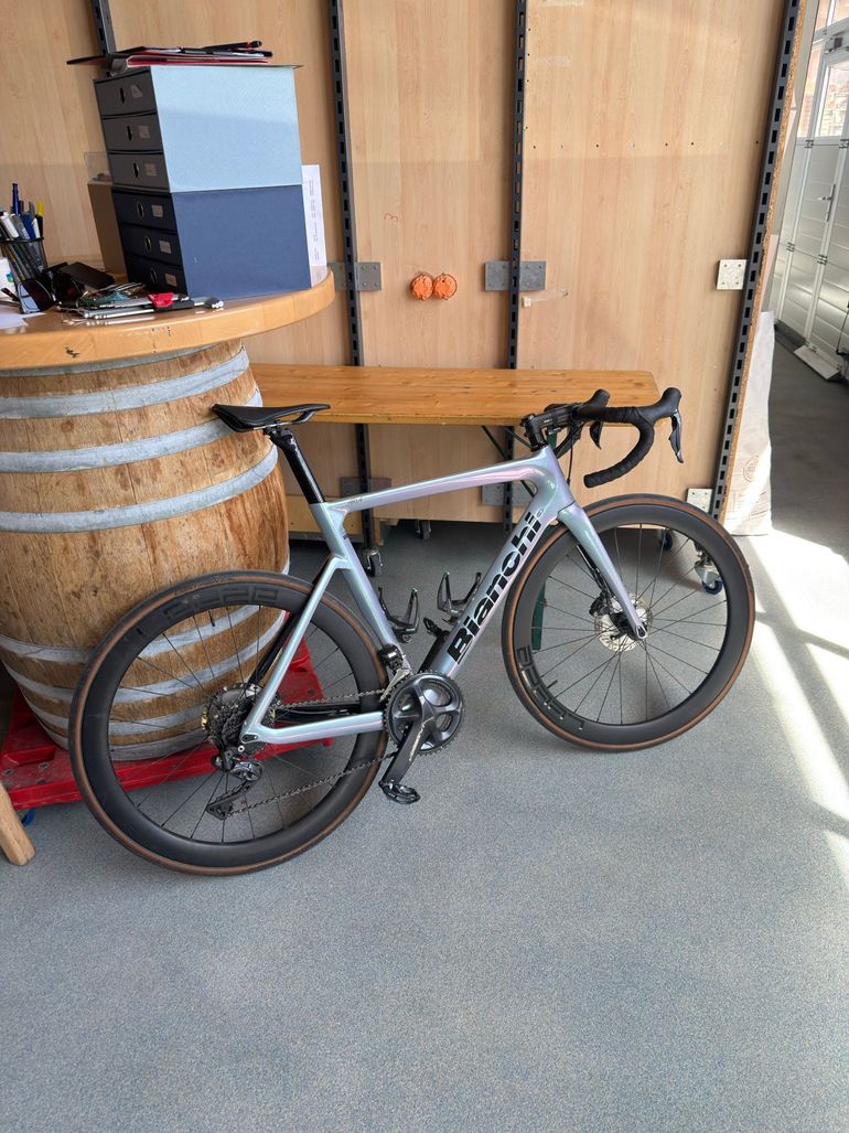 Used Bianchi Aria Shimano Ultegra Di2 2023 Road & Gravel, Blue — image 3 of 3