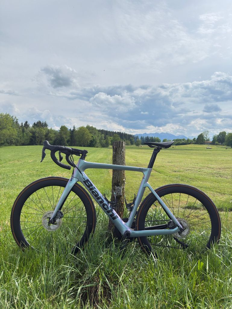 Used Bianchi Aria Shimano Ultegra Di2 2023 Road & Gravel, Blue — image 2 of 3