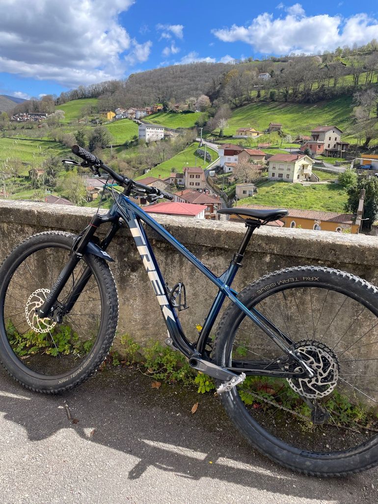 Tweedehands Trek Roscoe 8 2023 2023 Mountainbike — afbeelding 2 van 9