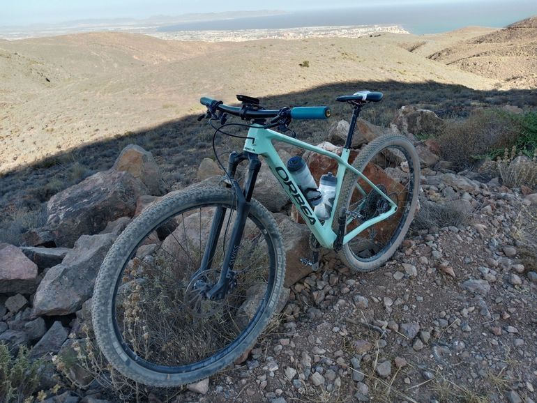 Orbea ALMA M20 2024 2024 Mountainbike usato, Verde — immagine 2 di 12