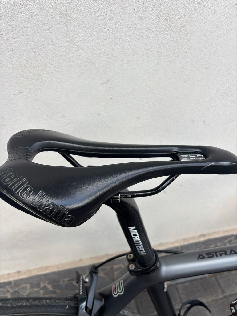 Used Basso Astra Shimano Ultegra 2018 Road & Gravel, Light Gray — image 5 of 7