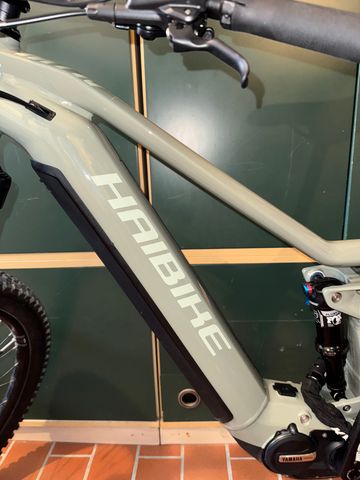 Used Haibike AllMtn 4 2024 2024 Mountainbike, Light Gray, 29 — image 6 of 8
