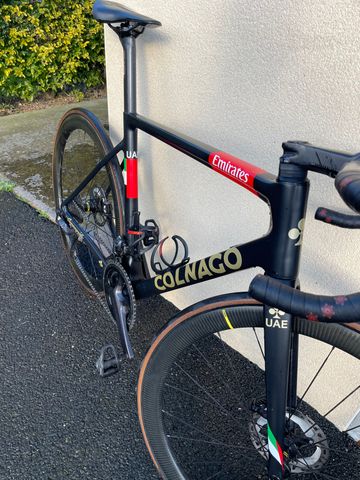 Colnago Team Uae Emirates 2021 Road & Gravel d'occasion — image 3 sur 14