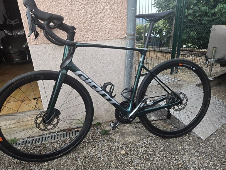 Gebrauchtes Giant Defy Shimano Tiagra 2024 Road & Gravel, Grün — Bild 3 von 3