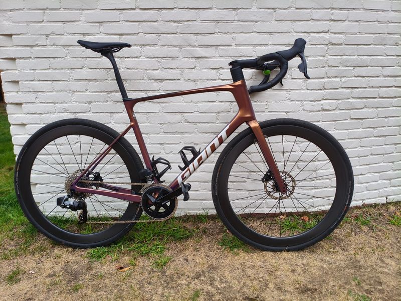 Käytetty Giant Defy Advanced Pro 1 2025 2025 Road & Gravel