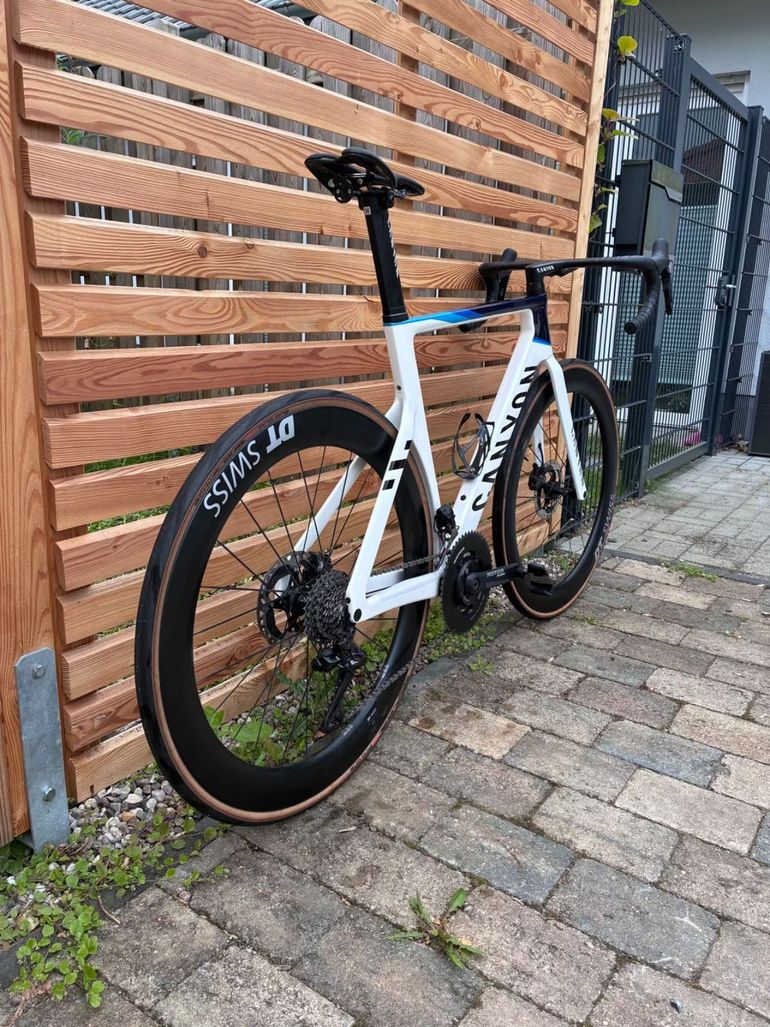 Brugt Canyon Aeroad CFR Disc Di2 2023 2023 Road & Gravel — billede 4 af 6