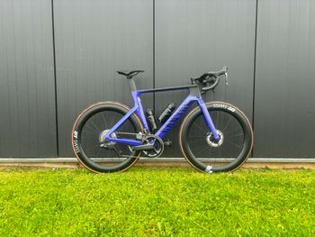 Used Canyon Aeroad CF SLX 8 Di2 Speed 2025 2025 Road & Gravel